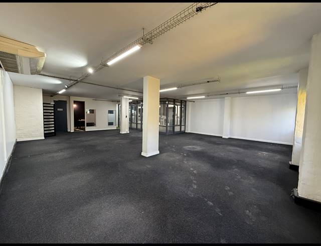 144M² OFFICE TO LET IN GREENSIDE